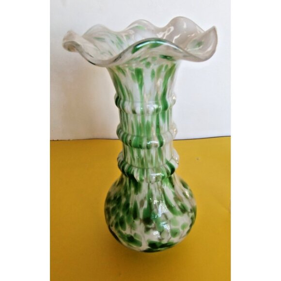 Vintage Murano Green & White Art Glass Hand blown ribbed mottled design vase 8" - Picture 6 of 12